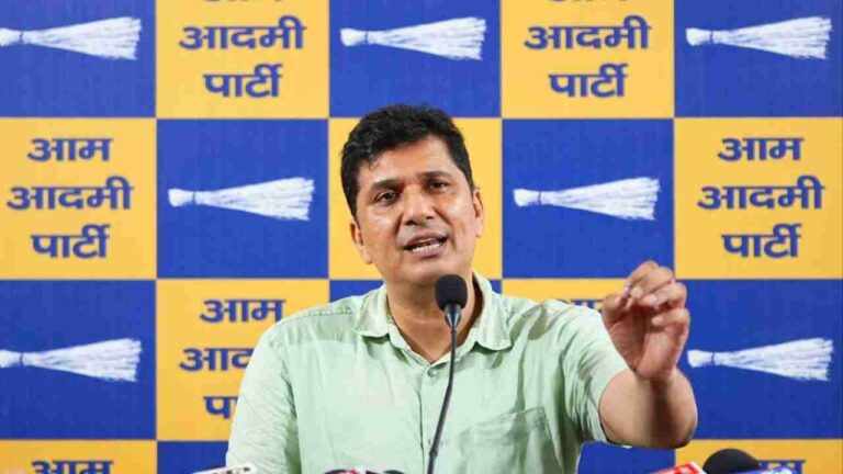 सौरभ भारद्वाज का तंज, आईफोन 17 प्रो मैक्स के टेंडर पर आईफोन 14 देने पर एलजी से पूछा सवाल