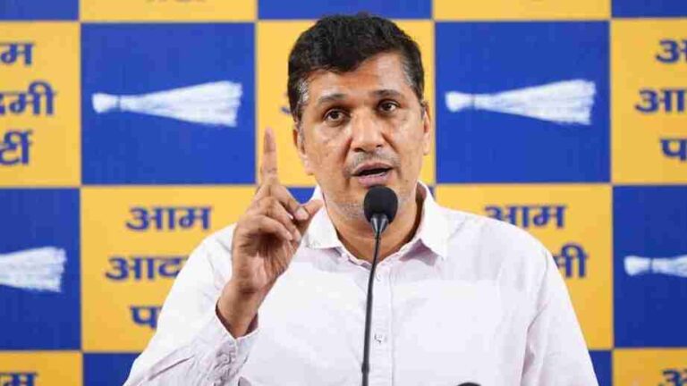 ‘‘आप’’ ने खोली भाजपा के झूठ की पोल, यमुना में हर तरफ झाग और गंदगी का अंबार