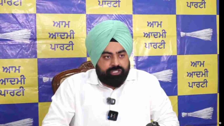 ਕਾਂਗਰਸ ਨੇ ਆਪਣੇ ਸ਼ਾਸਨ ਦੌਰਾਨ ਥਾਣਿਆਂ ਵਿੱਚ ਸਿਆਸੀ ਧੌਂਸਬਾਜ਼ੀ ਦਾ ਸੱਭਿਆਚਾਰ ਪੈਦਾ ਕੀਤਾ, ਕਾਨੂੰਨ ਤੋਂ ਉੱਪਰ ਕੋਈ ਨਹੀਂ, ਸੁਖਜਿੰਦਰ ਰੰਧਾਵਾ ਨੂੰ ਇਹ ਸਮਝਣਾ ਚਾਹੀਦਾ ਹੈ: ਅੰਗਦ ਦੀਪ ਸਿੰਘ ਸੋਹਲ